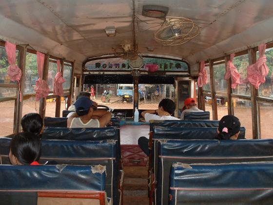 a picture called l bus laotien should be here...