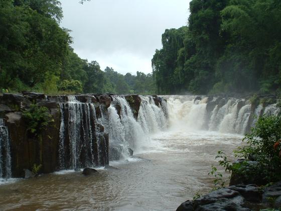 a picture called l waterfall pakse should be here...