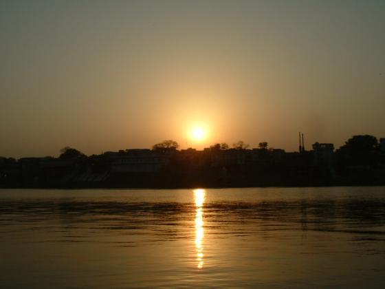 a picture called i varanasi6 should be here...
