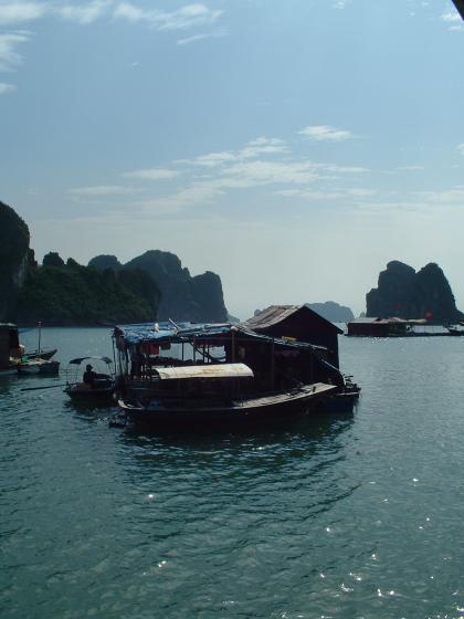 a picture called v halongbay2 should be here...
