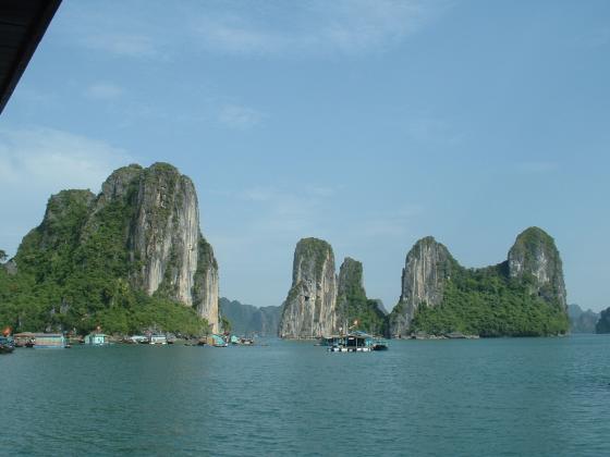 a picture called v halongbay5 should be here...
